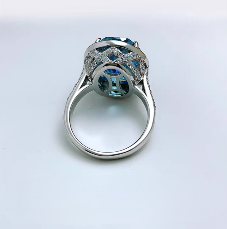 Eternal Azure Luminescence: 14Carat Cubic Zirconia Ring, 18k White Gold