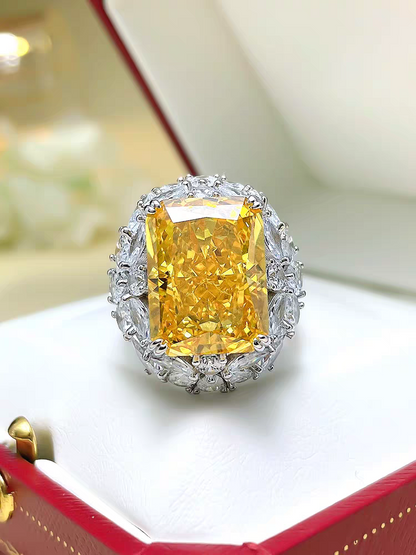 Chunky Retro Glamour: 14Carat Cubic Zirconia Bold Style Ring, 18k White Gold