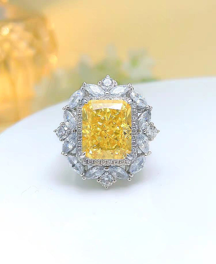 Golden Glow: 8Carat Cubic Zirconia Ring, 18k White Gold